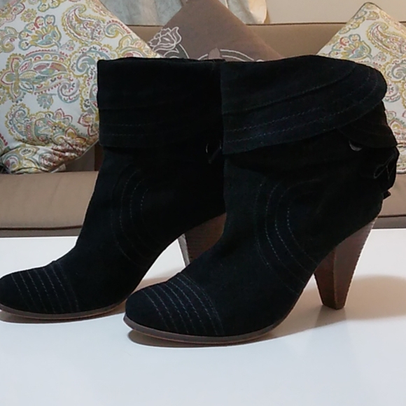 Gorgeous leather pull-on slouchy style ankle boots - Picture 2 of 9